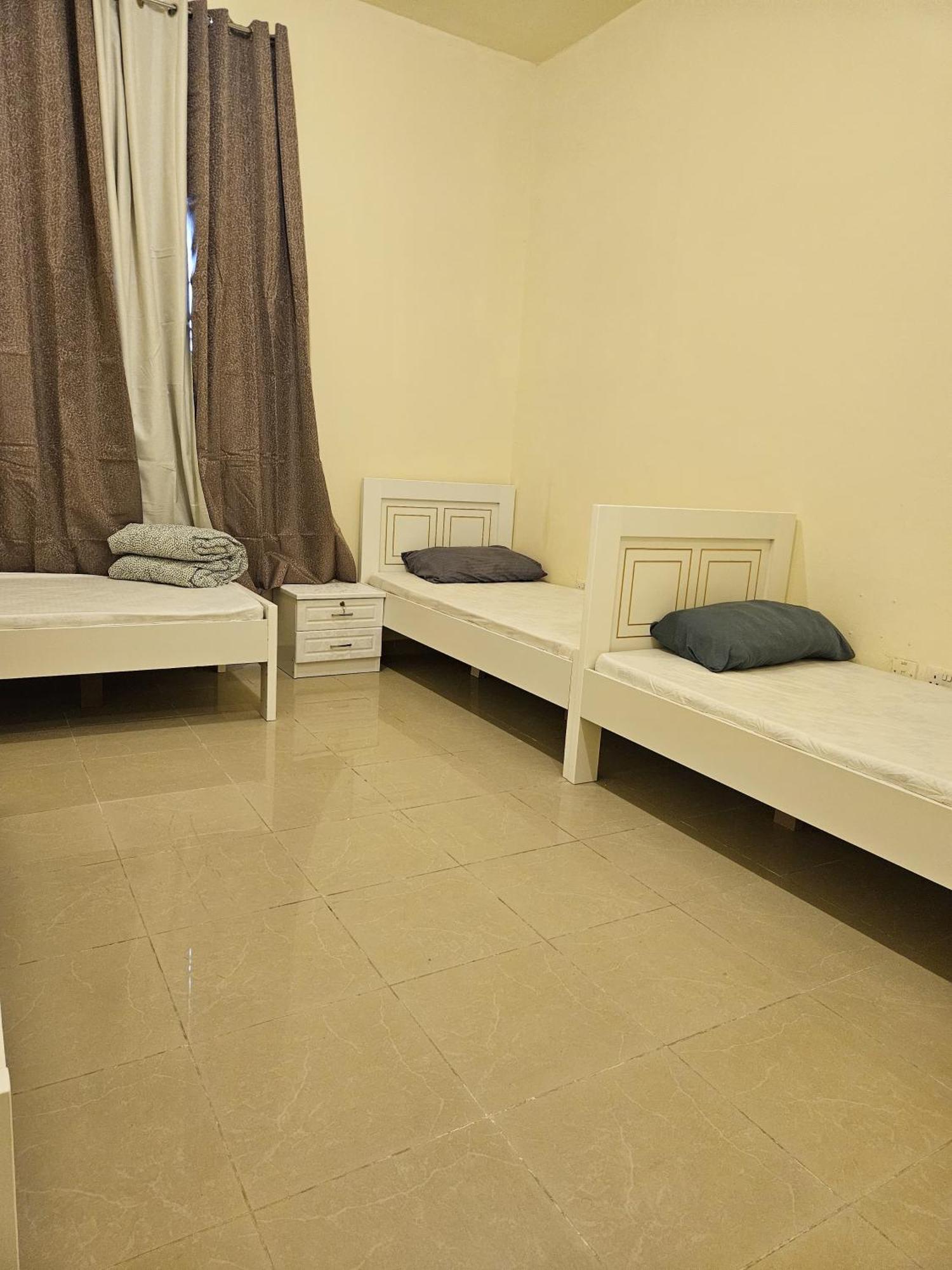 Paradiso Backpackers Nest Hostel *